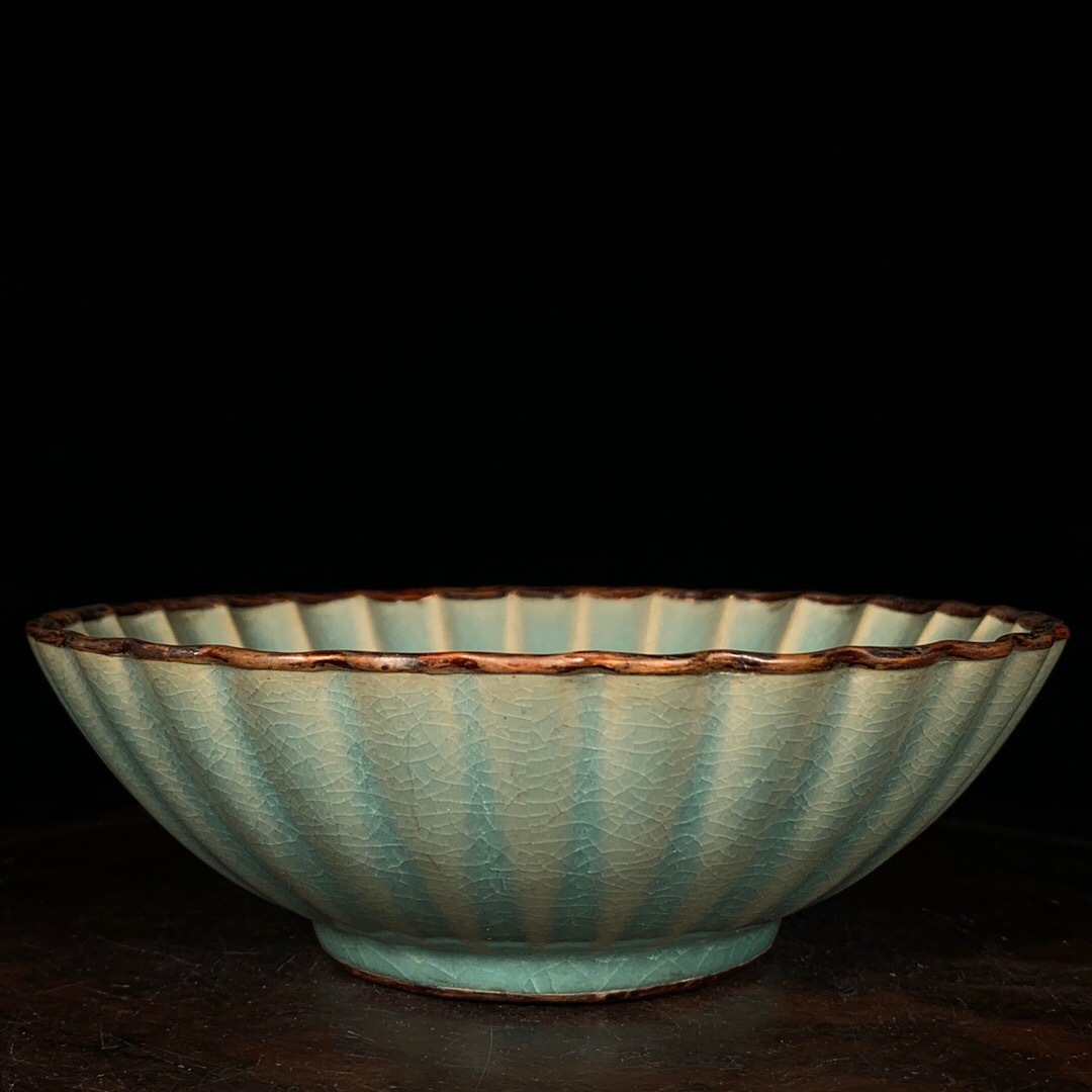 【超珍館蔵】宋 古陶瓷品 汝窯 包口 銀嵌 菊口碗 置物 古賞物 古美術品 稀少珍蔵品拍卖