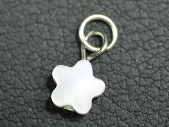 【サージカルステンレス】フラワーモチーフシェルの1粒ペンダントトップ 28拍卖