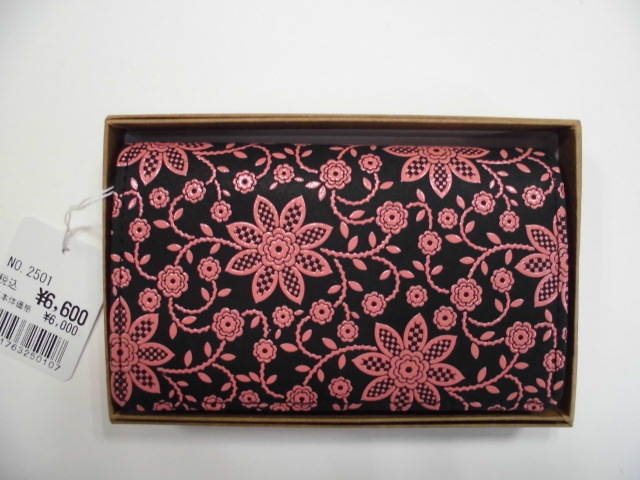 新品 INDEN-YA 名刺入れ No.2501 印傳屋上原勇七 黒地ピンク漆 169クレマチス 店舗保管品 甲州印伝拍卖