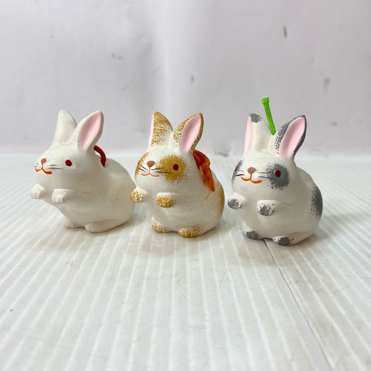土鈴 ウサギ 三羽 3個 セット 陶磁器 兎 干支 陶器 置物 レトロ 古玩具 古雑貨拍卖