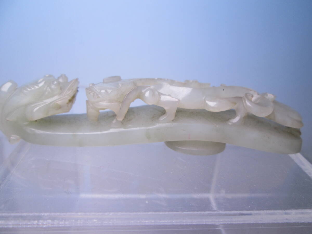 ☆書道具 中国古美術 白砡 龍彫刻の帯鉤 中国古玩/筆架拍卖