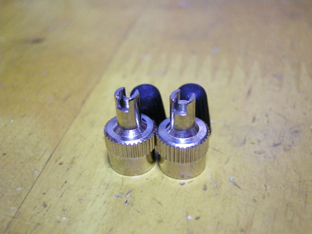 送料¥185~ 2個Set ムシ回し付き メタル バルブ キャップ 虫回し 旧車 や 旧いバイク マッハ W1S KH Z2 等に拍卖