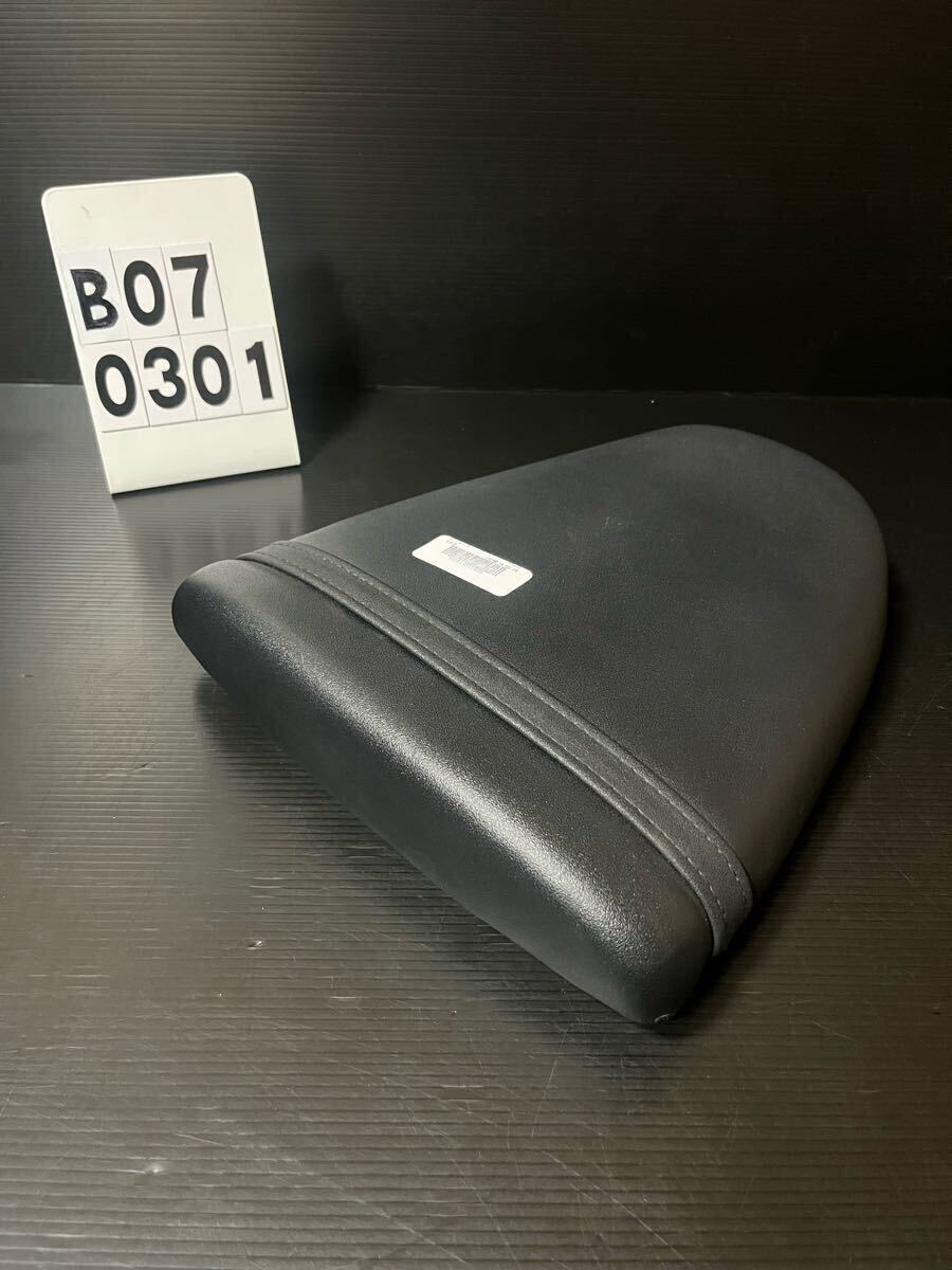 未使用品!!スズキ GSX-R750 純正タンデムシート リアシート 45300-33E00【B070301】拍卖