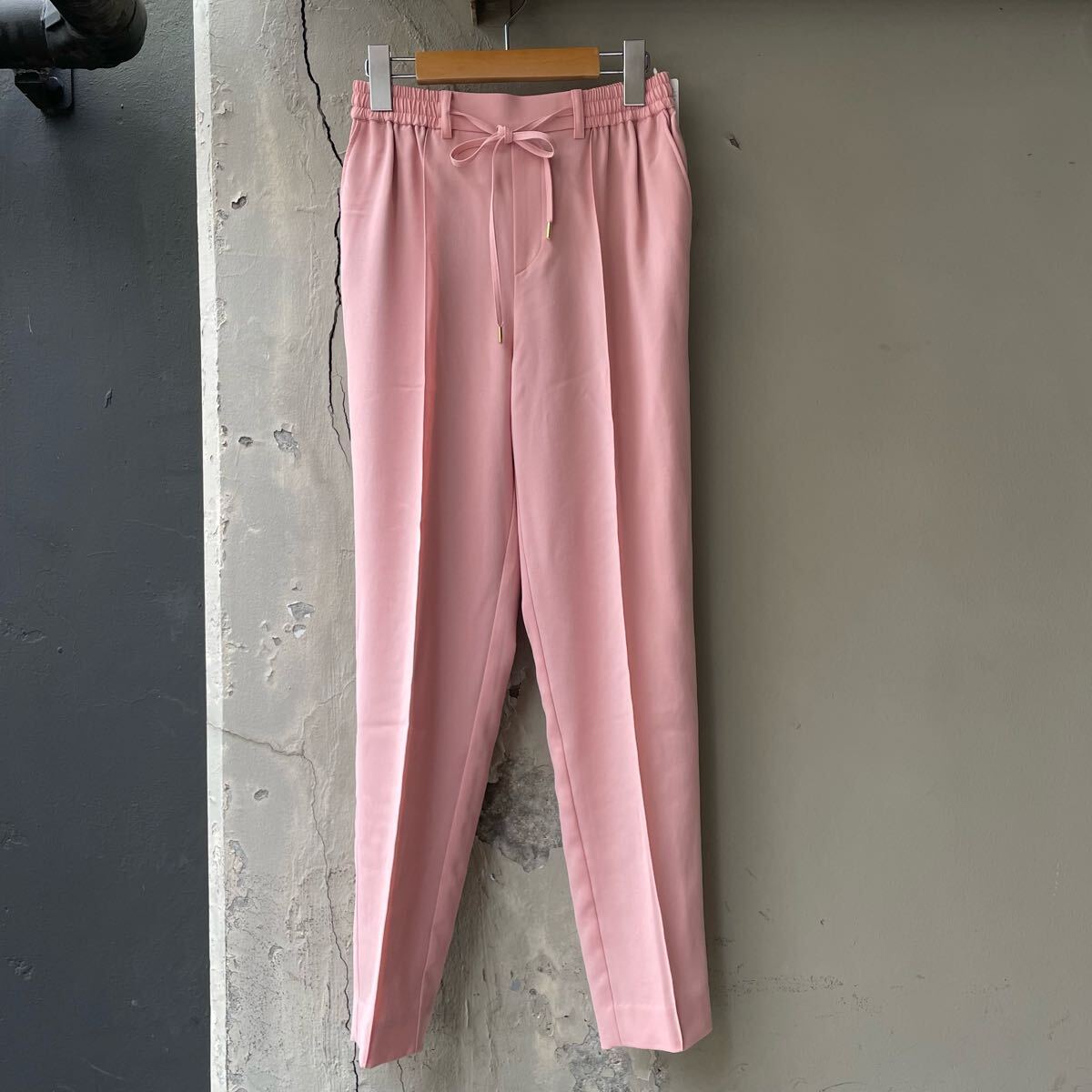 NOLLEY'S sophi ノーリーズソフィー パンツ センタープレス ウエストゴム テーパード ボトムス ピンク 36 イージーパンツ 未使用品 美品拍卖