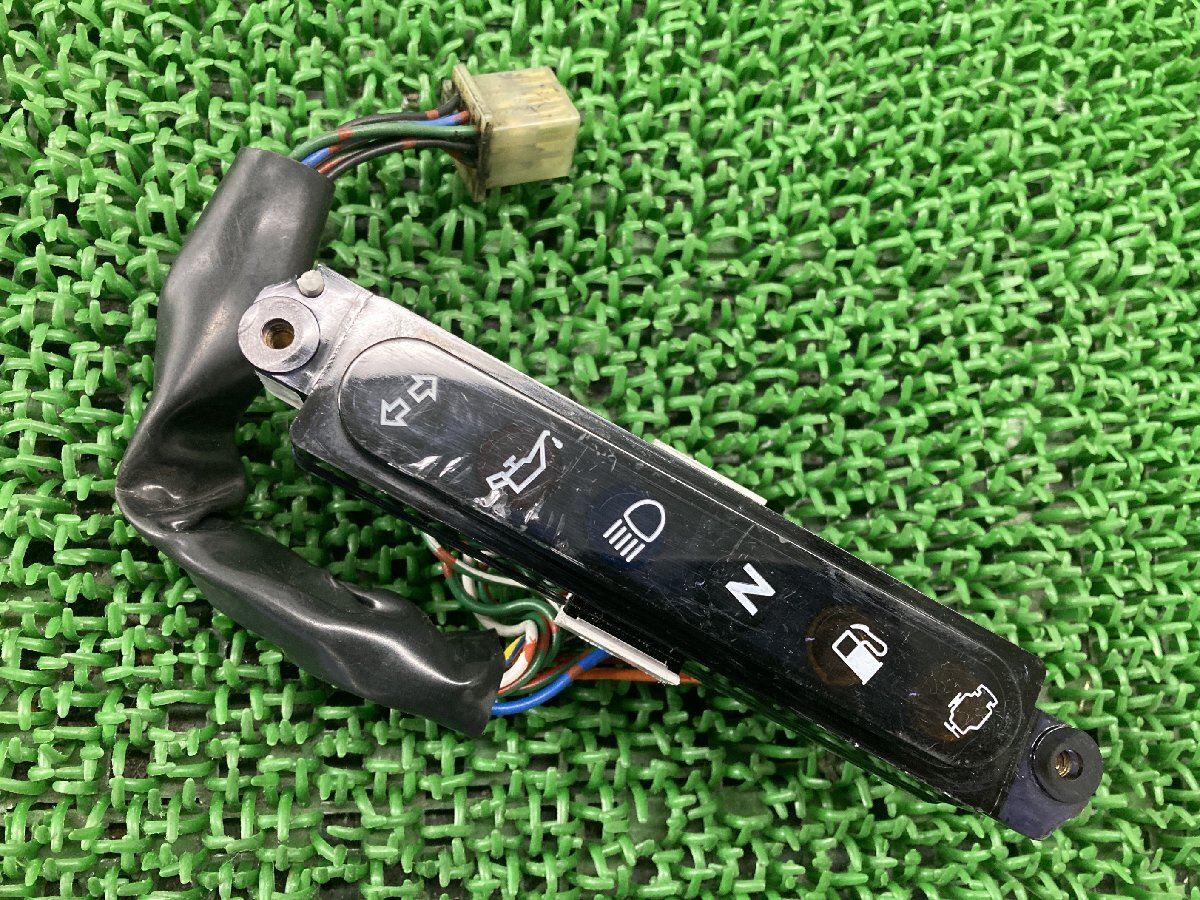 デイトナT959 インジケーターランプ トライアンフ(TRIUMPH) 純正 中古 トライアンフ スピードトリプル T572 TE500 メーター 修復素材に拍卖