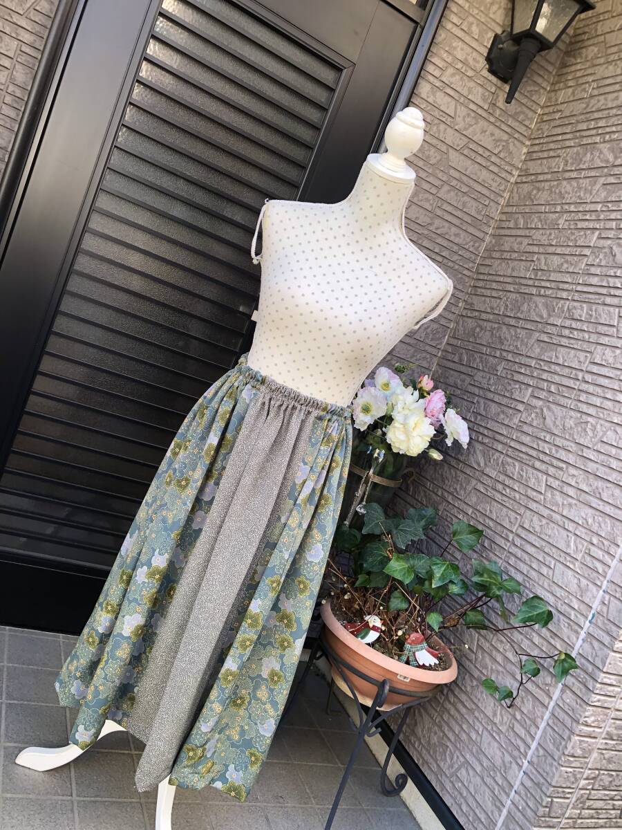 ハンドメイド 着物リメイク・和服リメイク フレアスカート・ロングスカート 正絹 送料230円 アンティーク 大人柄 小紋拍卖