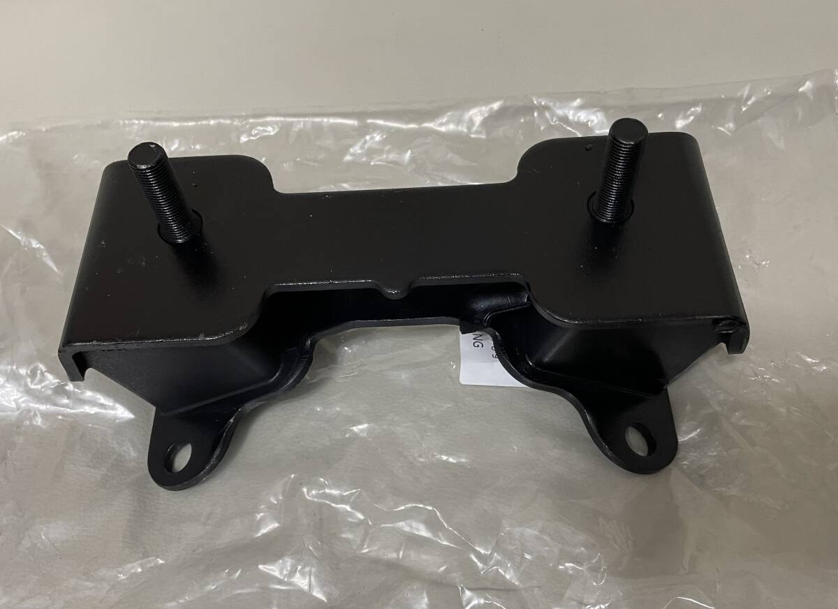 ランクルHJ60/61 12H-T型マニュアルトランスミッションマウント拍卖