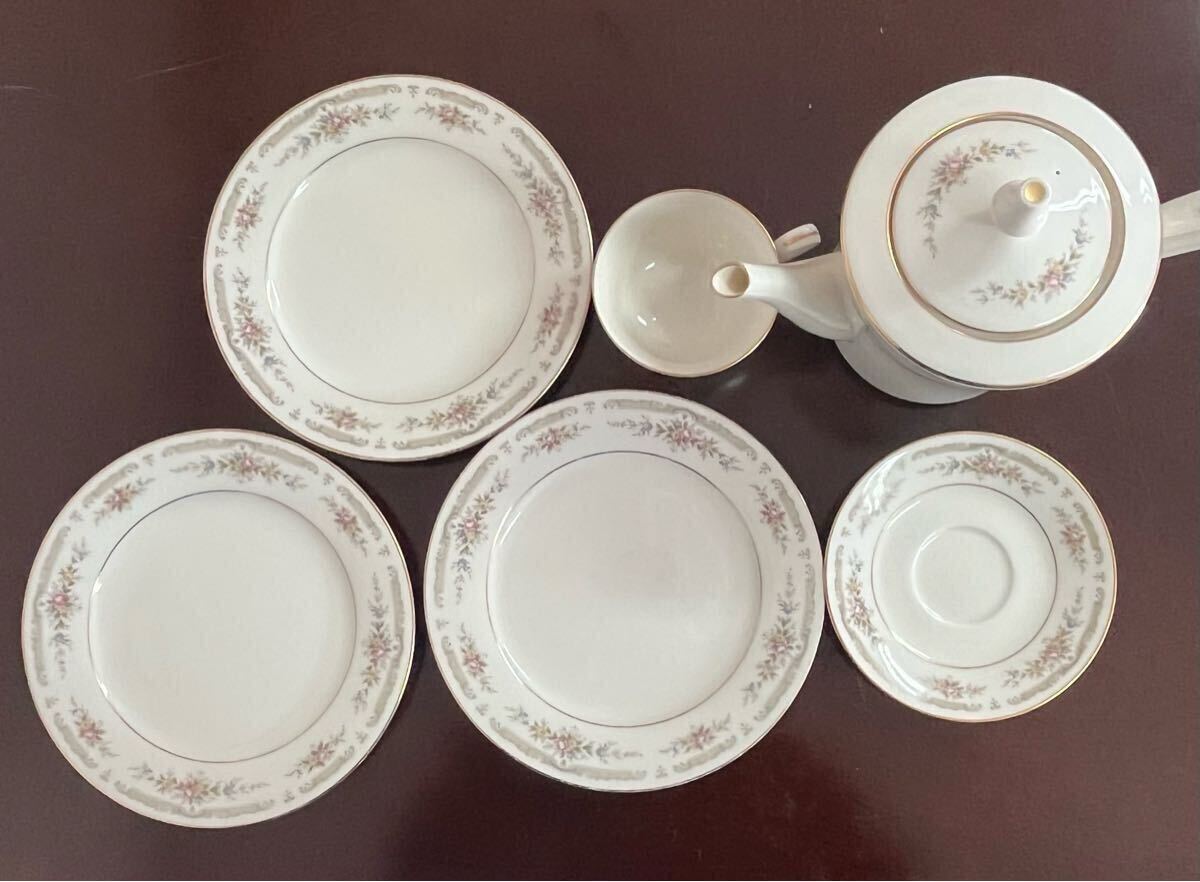 【あ038】 Noritake ノリタケ アイボリー ティーカップ&ソーサー ティーポット 21㎝プレート3枚 ケーキ皿 Ivory 花柄 金彩 洋食器拍卖