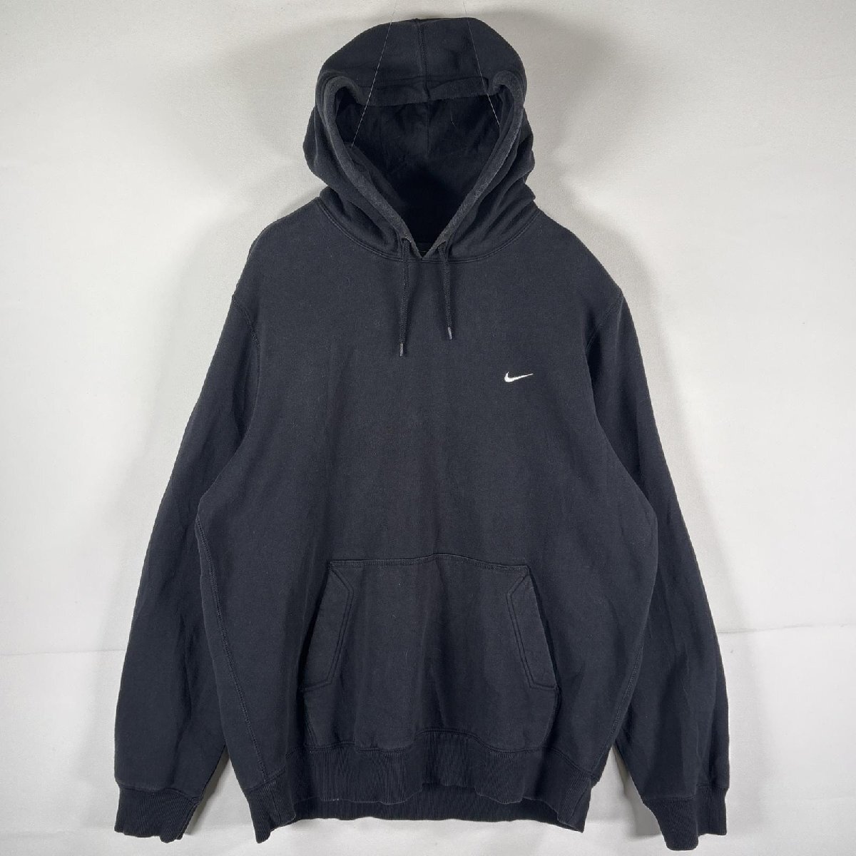 古着 ナイキ NIKE パーカー プルオーバー スウェット ワンポイントロゴ刺繍 フーディ 大きいサイズ マフポケット XL ブラック メンズ拍卖