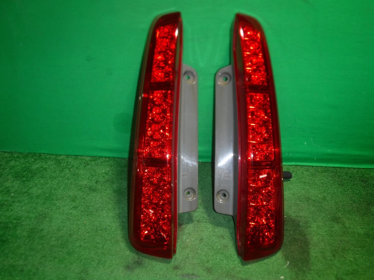 【D】トヨタ アイシス ANM15G/ANM10 純正 テールセット コイト 44-70拍卖