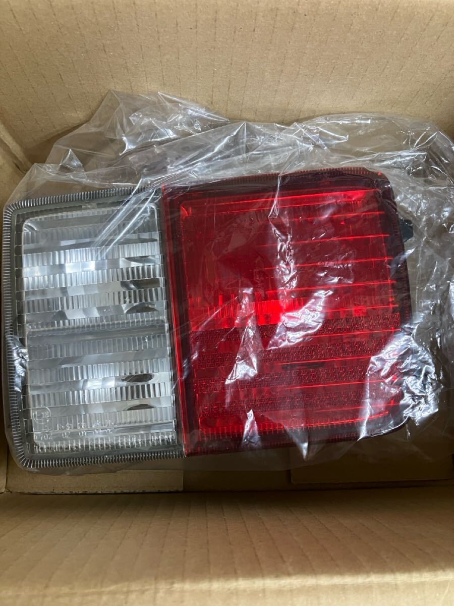 未使用保管 スズキ エブリィ DA64 DA17系 純正 右テールランプ 35650-68H00拍卖