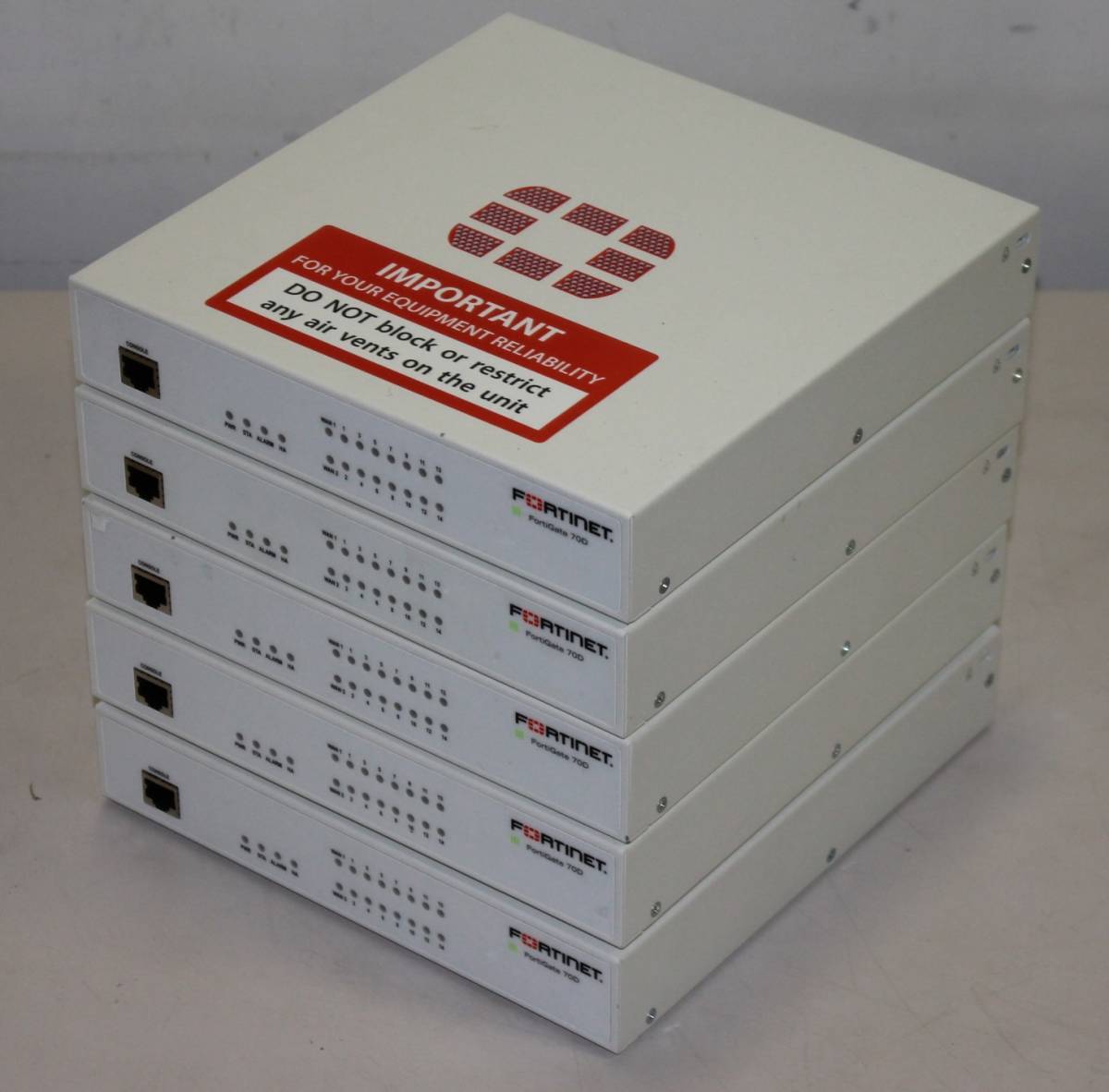 【FG-70D】Fortinet FortiGate-70D UTM (5台セット)【通電OK】【初期化済】【本体のみ】拍卖