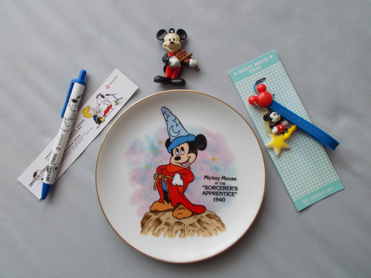 ミッキーマウス グッズ(飾り皿、ゴム人形、ストラップ)  スヌーピー(ボールペン)拍卖