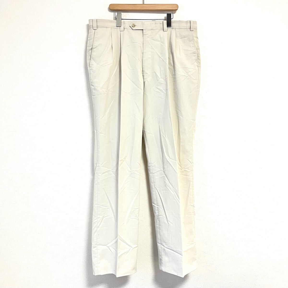 ゴルフに◎【MUNSINGWEAR】マンシングウェア GrandSlam ツータック スラックス パンツ ボトムス センタープレス オフホワイト 94/Y26662mm拍卖