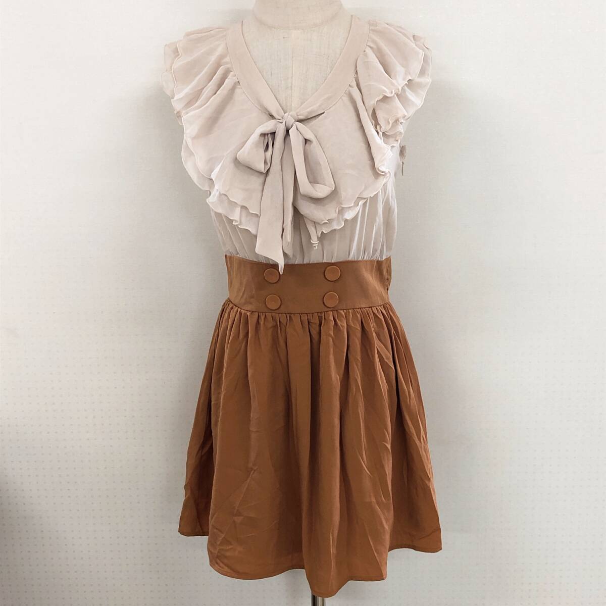 Y1758 美品 ROYAL PARTY レディース ワンピース ひざ丈ワンピース 袖無し 薄手 伸縮性 裏地 シンプル エレガント おしゃれ 涼しげ 夏 拍卖