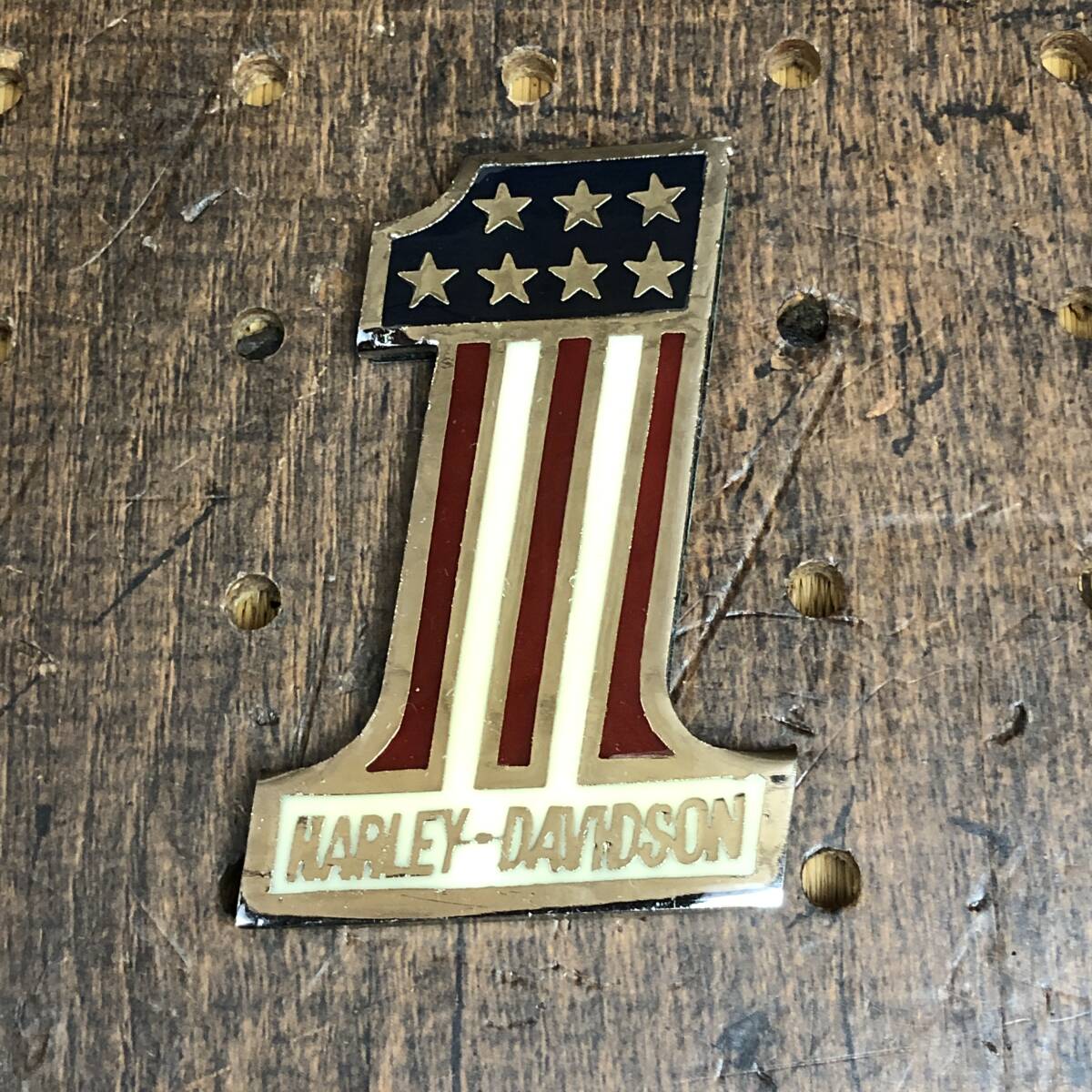 70s 80s NOS◆純正 ハーレー ロゴ ナンバーワン エンブレム AMF FX FLH XLH ビンテージ 当時物 チョッパー ショベル アイアン FXE FXS拍卖