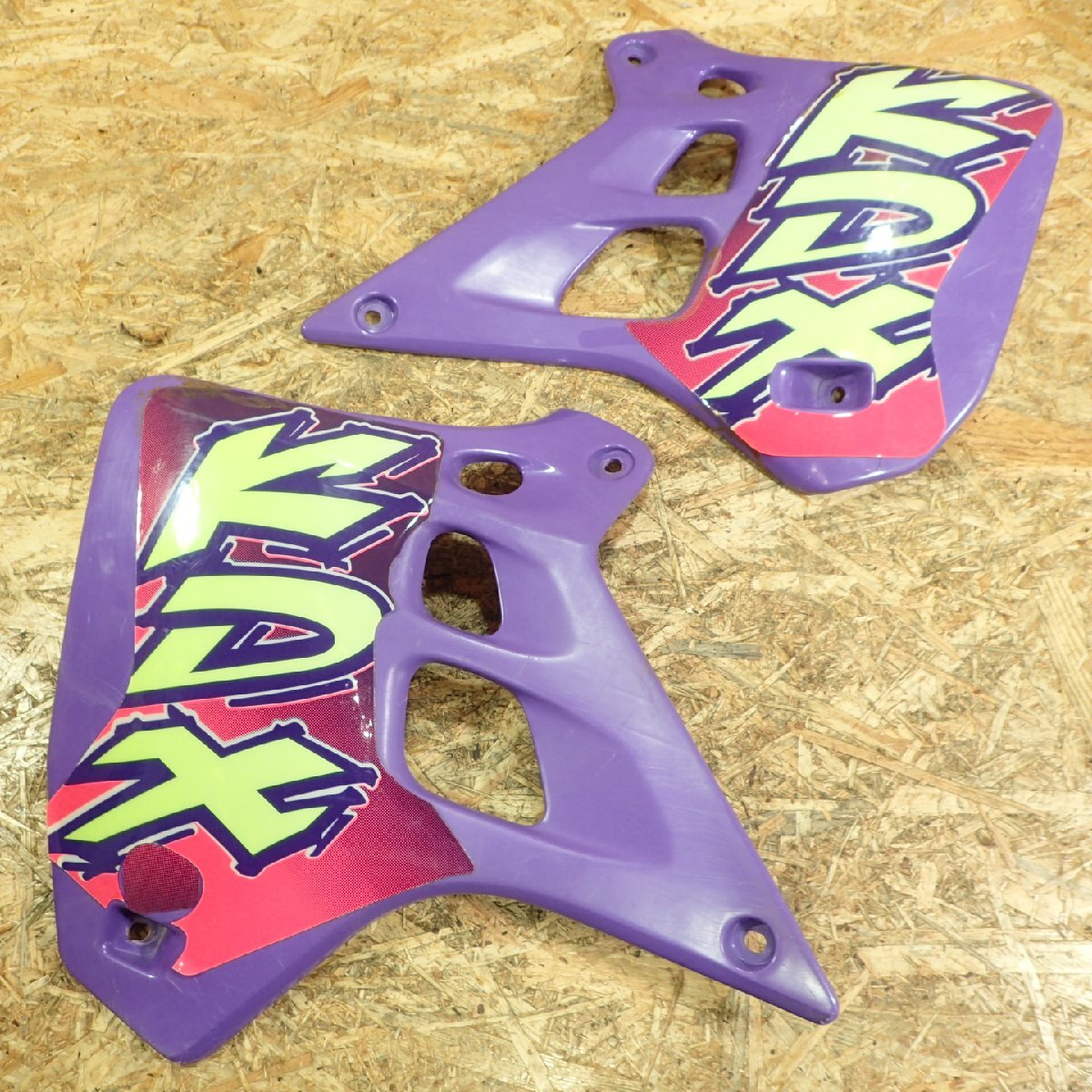 【送料Mサイズ】Kawasaki DX125A-0164** KDX125SR シュラウド 塗装補修ベース 検.( 20253 1 CL4拍卖