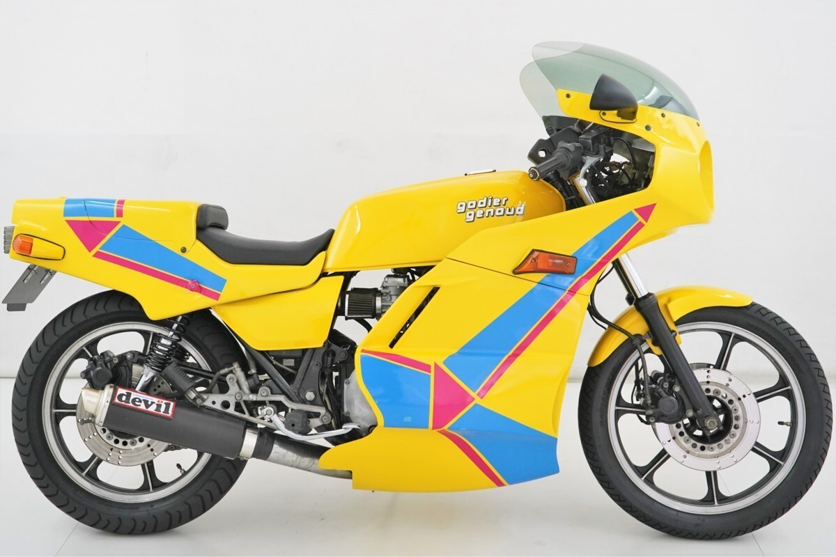 Z1000J/R ゴディエ 1135Rタイプ FRPシートカウル拍卖