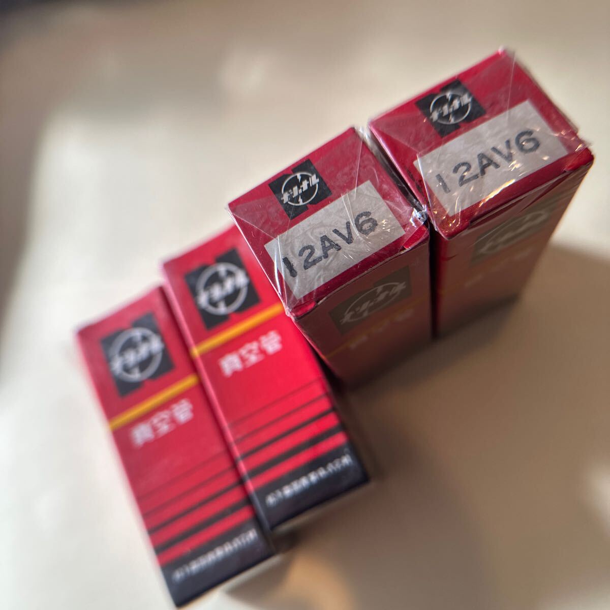 激レア ヴィンテージ デットストック 4pcs NOS 真空管 未開封 12AV6 4本 6AV6 12AX7 似 μ100 12v ヒーター フォノ ヘッド アンプ拍卖