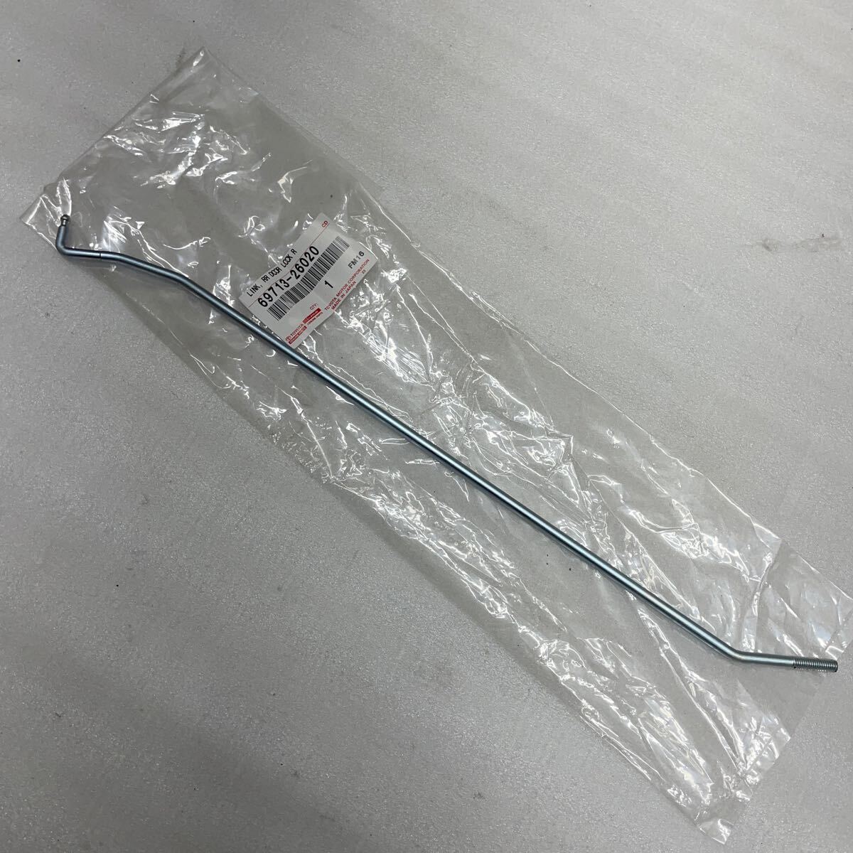 新品同様☆200系 ハイエース.レジアスエース☆DX 1〜3型☆リアドア用 ドアロック リンク ステー☆右側用.左も?☆69713-26020拍卖