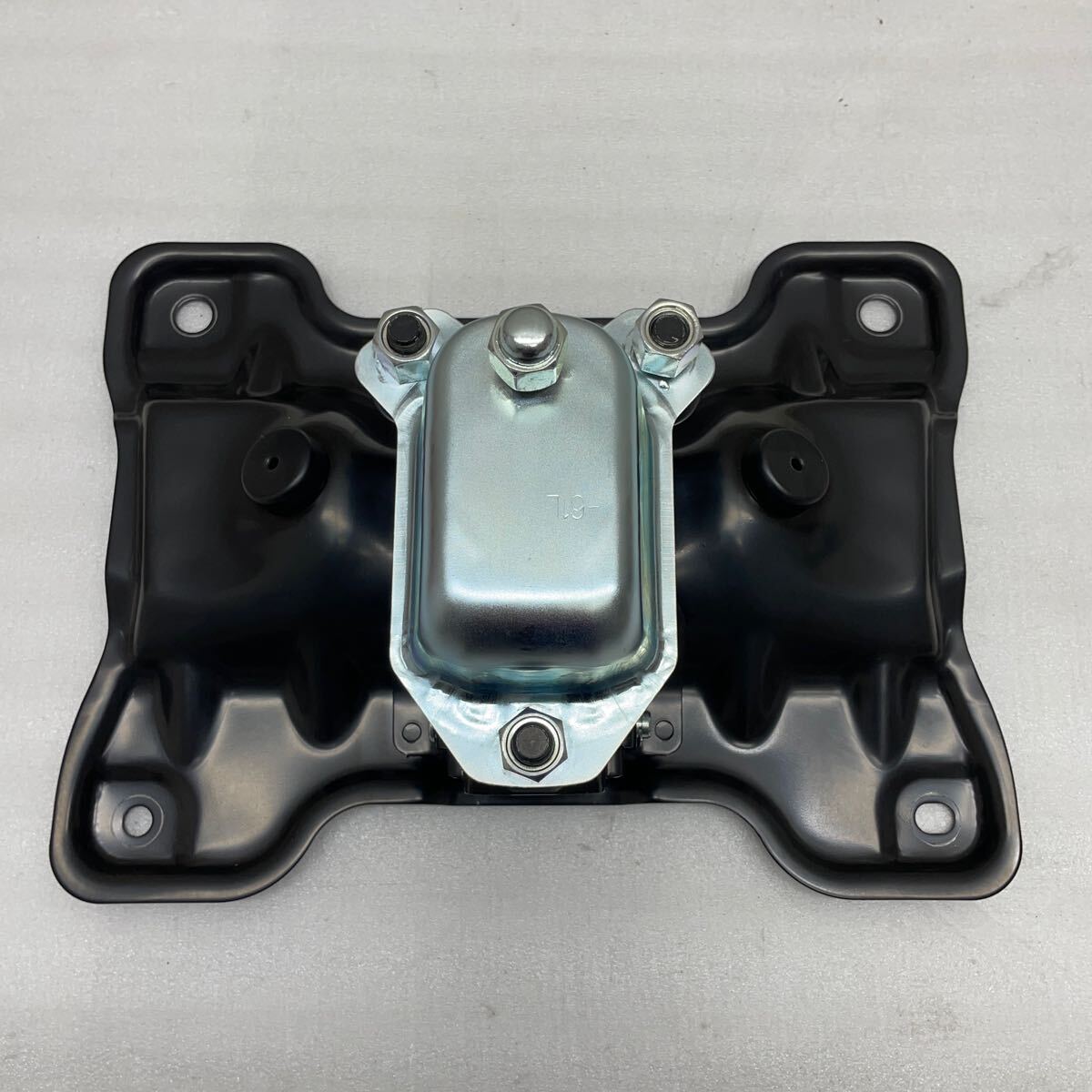 新車外し.超美品☆スズキ純正☆JB64系 ジムニー☆スペアタイヤ ブラケット.金具.ステー☆16インチ用拍卖