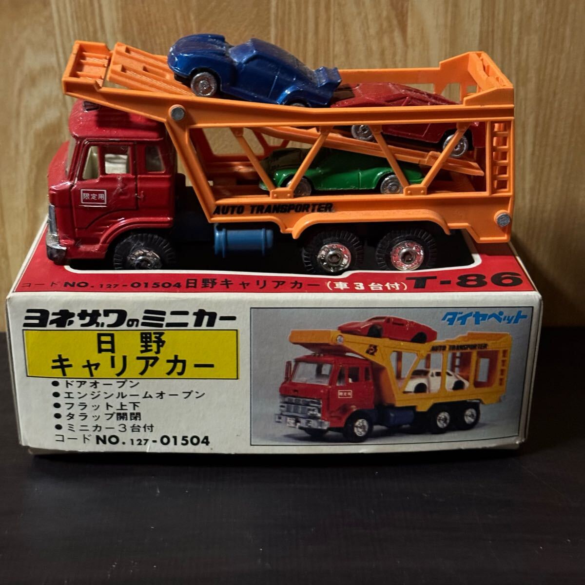 ヨネザワのミニカー 日野キャリアカー拍卖