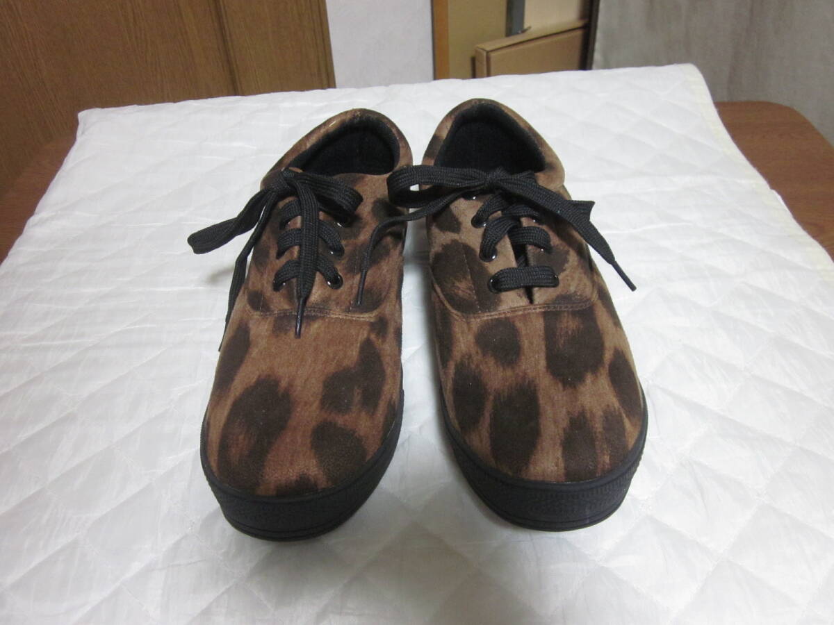 ☆☆☆【 11/10・大幅値下げ 】未使用品・Sorridere ソルリデール:ヒョウ柄 4ホールスニーカー:シルバーミセス用:サイズ 3L:送料着払い拍卖