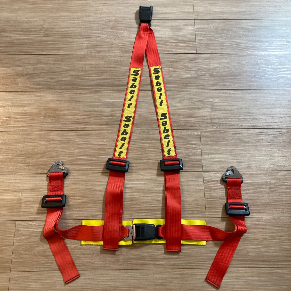 Sabelt CLUBMAN75 harness 3point 2inch right サベルト クラブマン ハーネス シートベルト 3点 2インチ 右席用 欠品多数 色褪せ サビ拍卖