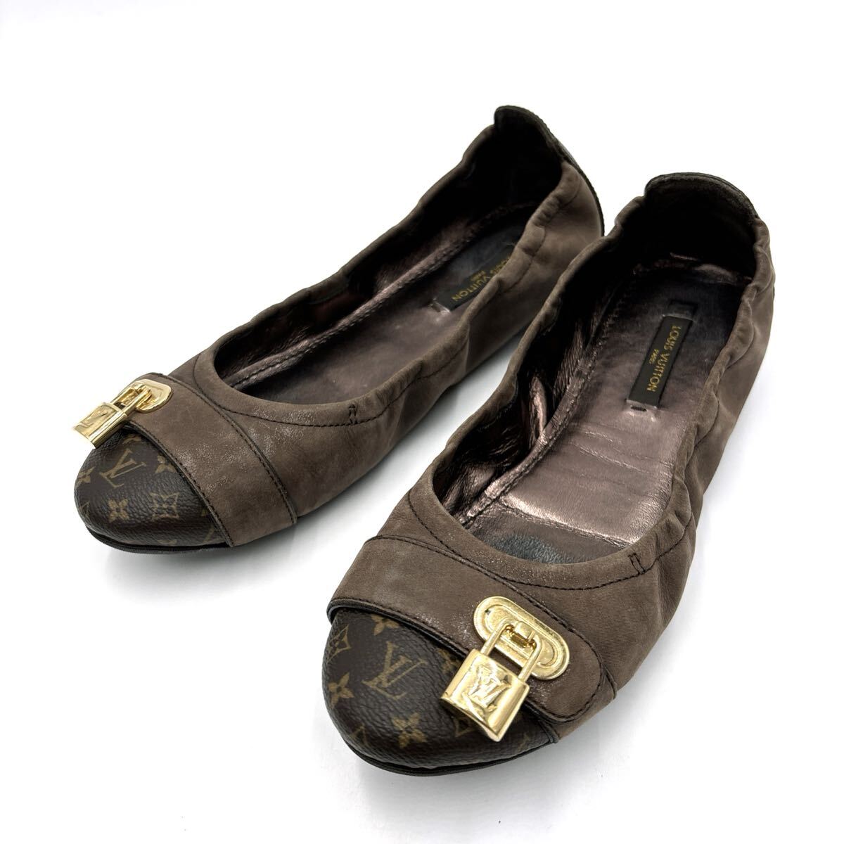 Q * 良品 '至高の逸品' LOUIS VUITTON ルイヴィトン GOLD金具 パドロック / モノグラム バレエシューズ EU37 23.5cm フラット パンプス拍卖