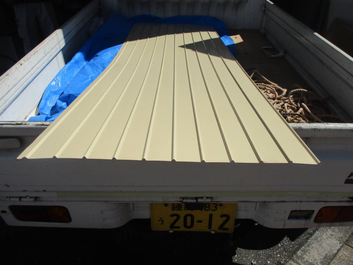 V波プリント板 8尺 新品 スチール製壁材 メーカー TOHO 色 クリーム 12枚で1個、1個¥10800 拍卖