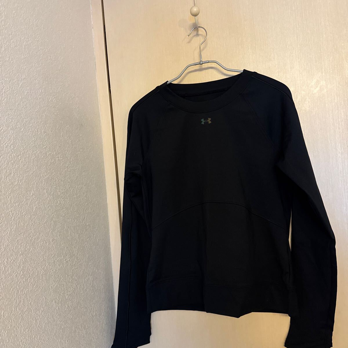 新品! アンダーアーマー UNDER ARMOUR COLDGEAR ブラック レディースLG 長袖 インナーにも!拍卖