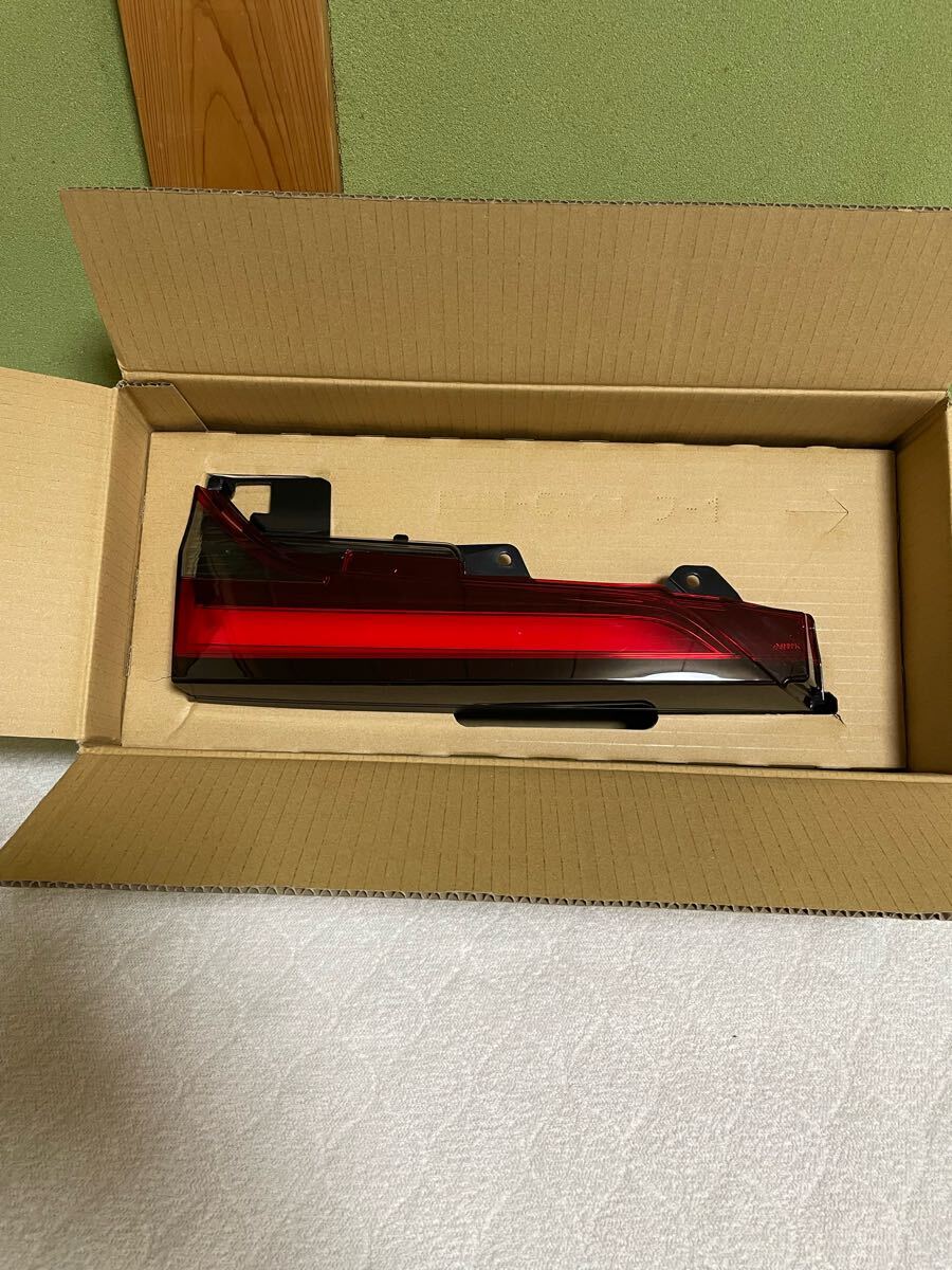 ★新車外し★トヨタ 純正 90 ZWR90W ZWR95W MZRA90Wノア トランク テール左側 フィニッシャー 内側 KOITO V1-7 AL拍卖