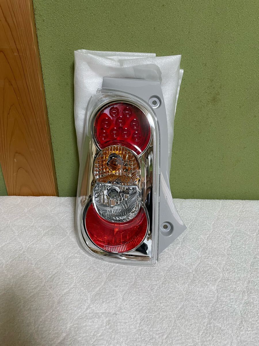 ★新品未使用★ダイハツ 純正 L675S L685S ミラ ココア LED テール 左側 助手席側 ランプ ライト 20515拍卖