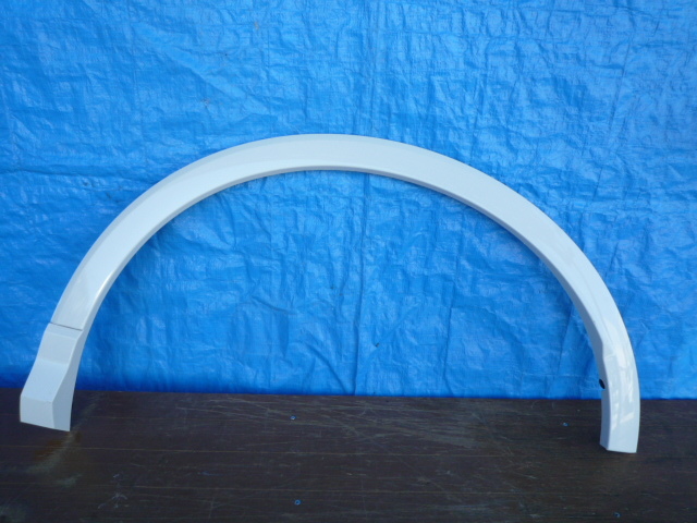 ☆BH226 アウディ Q4 89A フェンダーモール アーチモール 左 リア 白 89A853817E拍卖