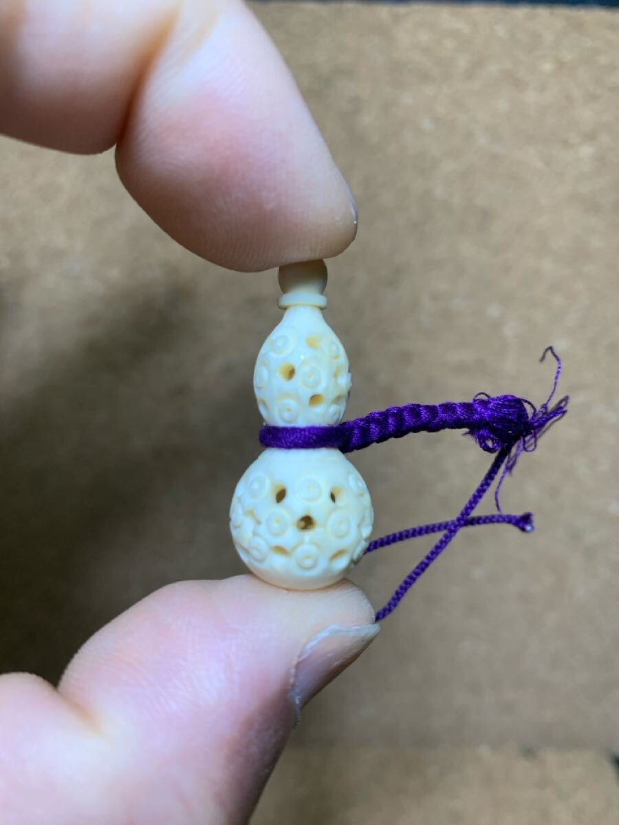 透かし彫り 瓢箪 根付け ひょうたん 添配 添景 盆栽 水石 鑑賞石 花台 平卓 置物 小品 工芸品 ビンテージ 根付 和装小物 提げ物拍卖