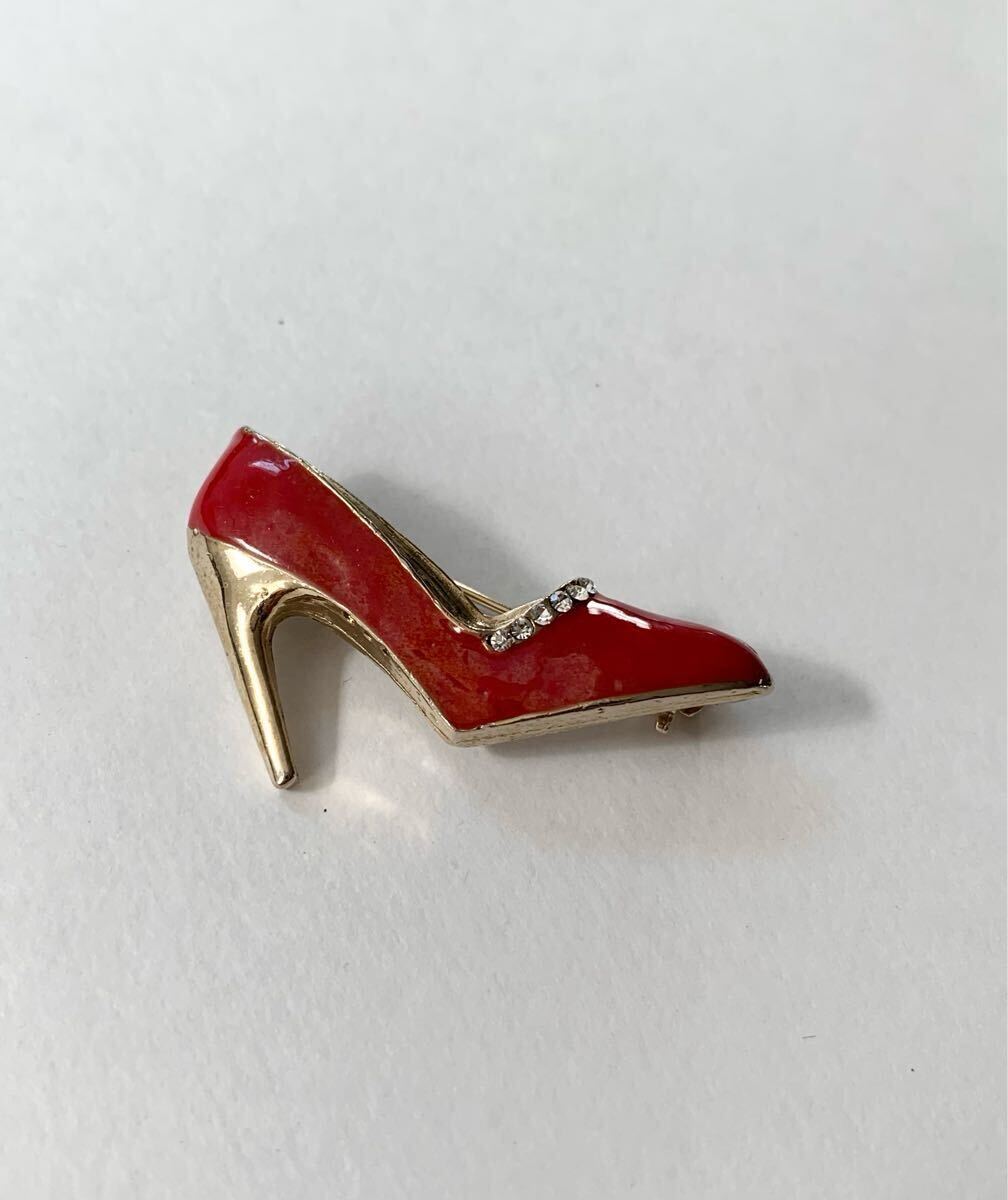 【USED】ヴィンテージ 赤いパンプス ブローチ ゴールドトーン ハイヒール 靴 エナメル ラインストーン 右足拍卖