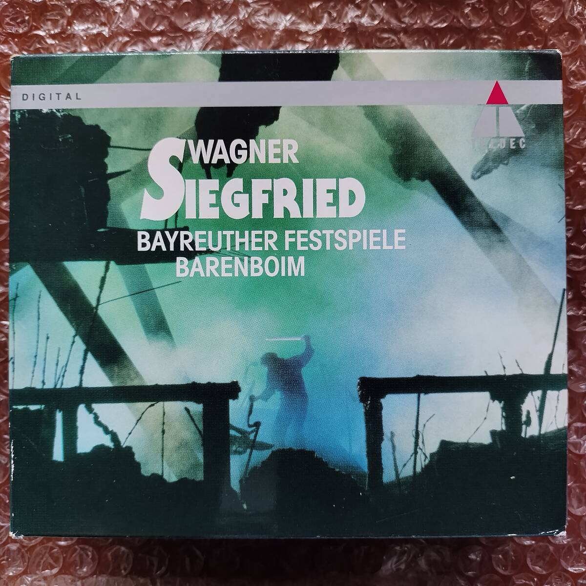 盤面良好 4CD-BOX ダニエル・バレンボイム:バイロイト祝祭 - ワーグナー:ジークフリート ※梱包形態注意 b9B000000SMM拍卖
