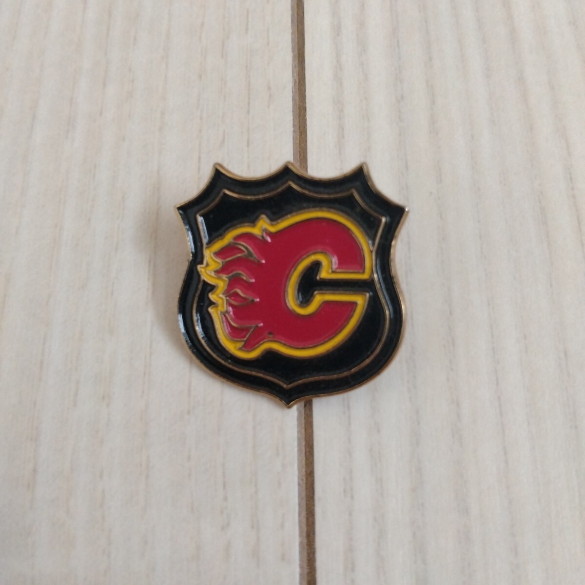 未使用美品★NHLカルガリー フレイムスCalgaryFramesピンバッジ拍卖
