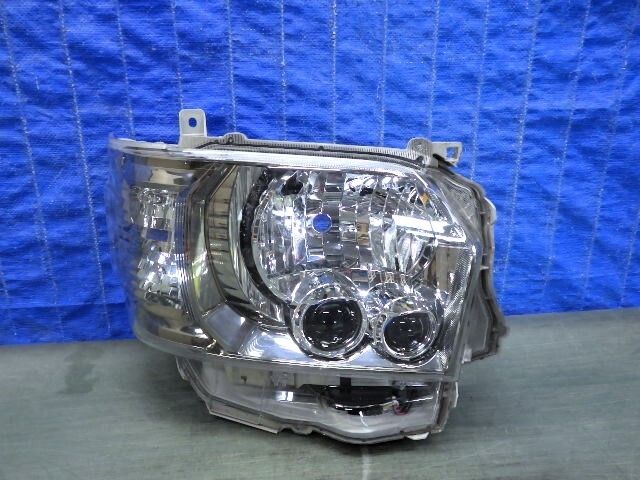 1262 ハイエース 200 後期 4型 5型 6型 ダークプライム 右ライト LED 26-137 A3 純正品 美品拍卖