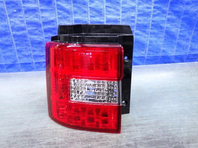 S623 デリカ D5 D:5 CV5W 左テール 1146-378拍卖