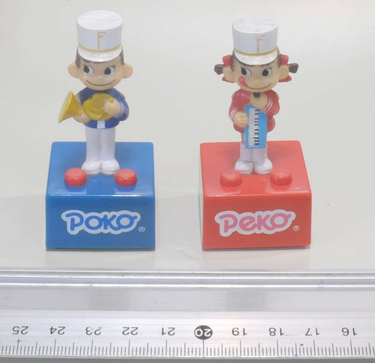 音楽の鳴るペコちゃんポコちゃん人形拍卖