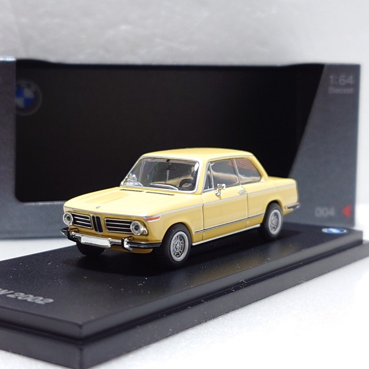AR 1/64 BMW 2002 イエロー オールモストリアル 国内未発売拍卖