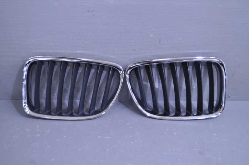 BMW X1 E84 右ハンドル 前期(VL18) 純正 破損無 取付OK フロントグリル k089188拍卖