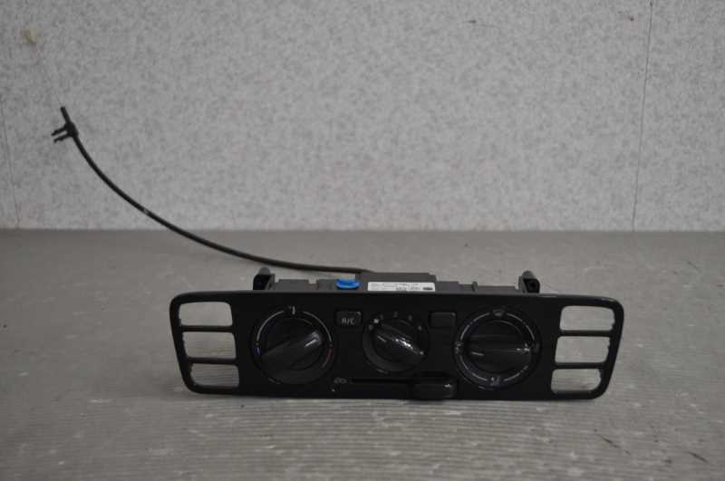 VW UP! アップ! ムーヴアップ! 120型 右ハンドル 前期 (AACHY) 純正 エアコンスイッチ A/Cスイッチ 90151-557/0008 s018399B拍卖