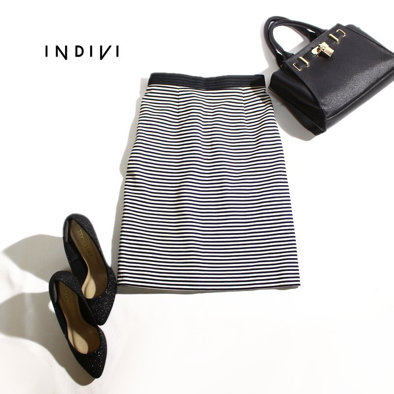 美品 インディヴィ INDIVI 株)ワールド 通年 定番 凸凹 ボーダー 柄 ストレッチ ジャージ― タイト スカート ブラック ホワイト 9号 38拍卖