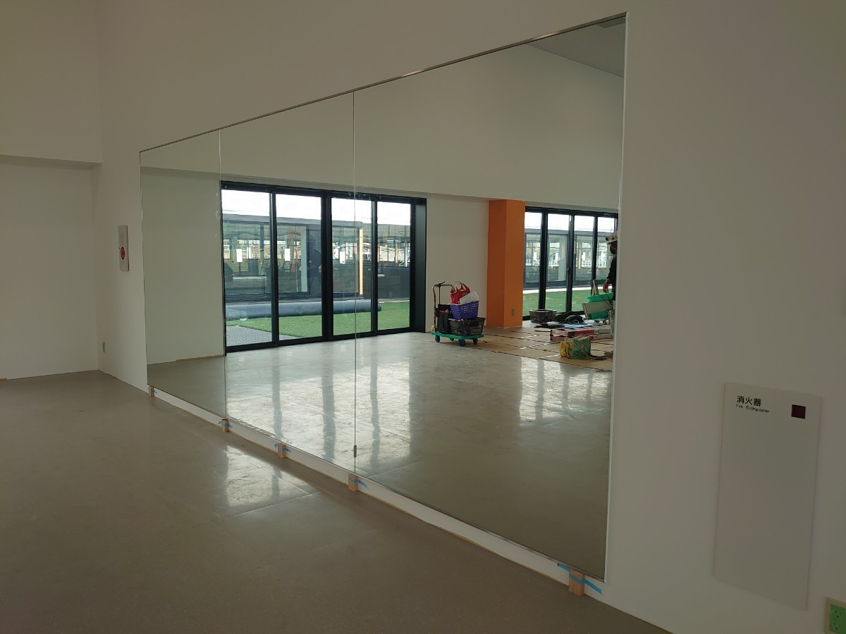 格安!クリアミラー厚さ5ミリ900×1800ミリ1枚21600円 (検 リビング ダンス教室 スタジオ フィットネスクラブ ジム 連装鏡 姿見等に拍卖