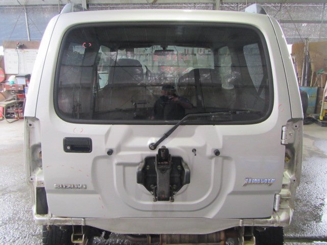 【個人宅配送不可】スズキ ジムニー JB23W H11年式 ■リアドア【Z2S/シルバー】中古★213350拍卖