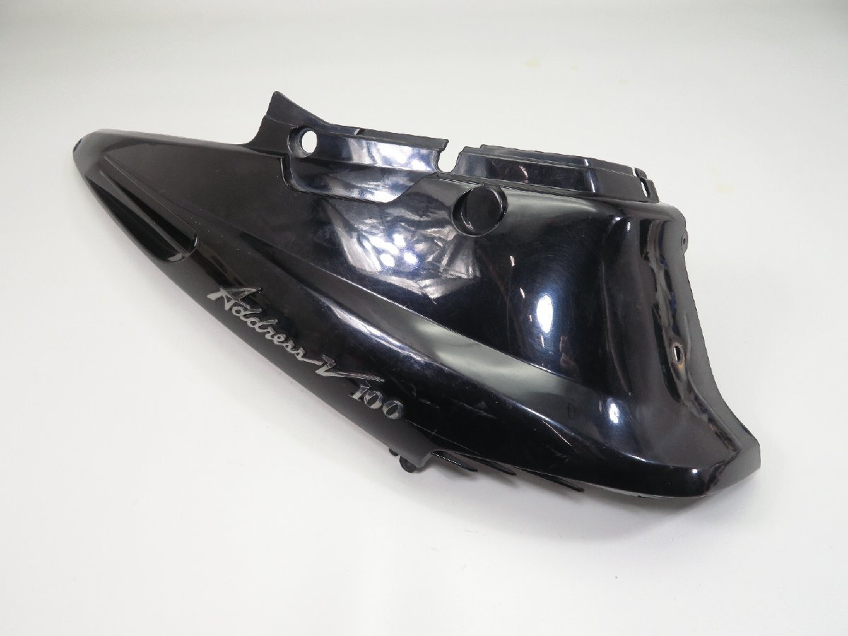 アドレスV100/CE13A 純正 外装 左側 シートカウル/テールカウル/リアカウル エンブレム 黒/ブラック 検 ノーマル カスタム 4拍卖