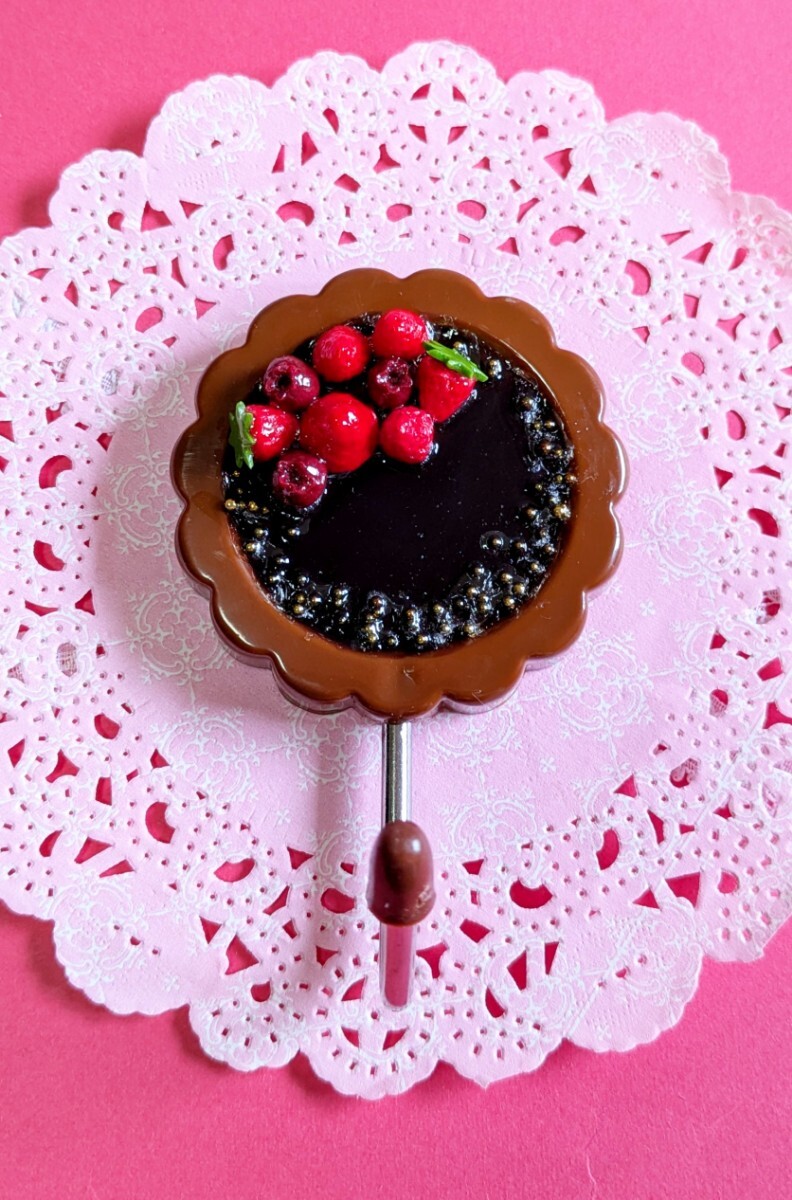 スイーツデコ月☆マグネットフック☆苺チョコタルト型☆引っ掛けフック☆磁石☆拍卖