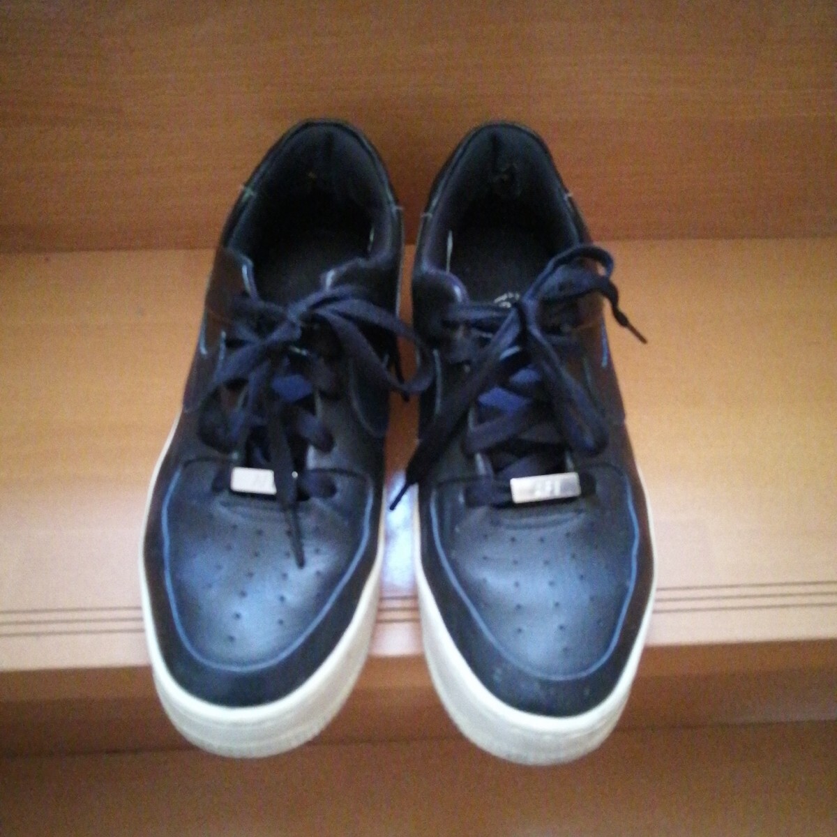 ナイキ NIKEエアフォースワン 厚底 25cm 黒 レザー調拍卖